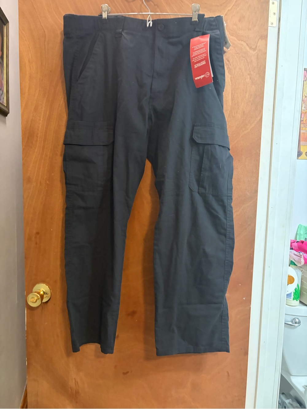 Men's Black Cargo Pants - Classic Workwear Style Wrangler Cargo 38 by 30 NWT